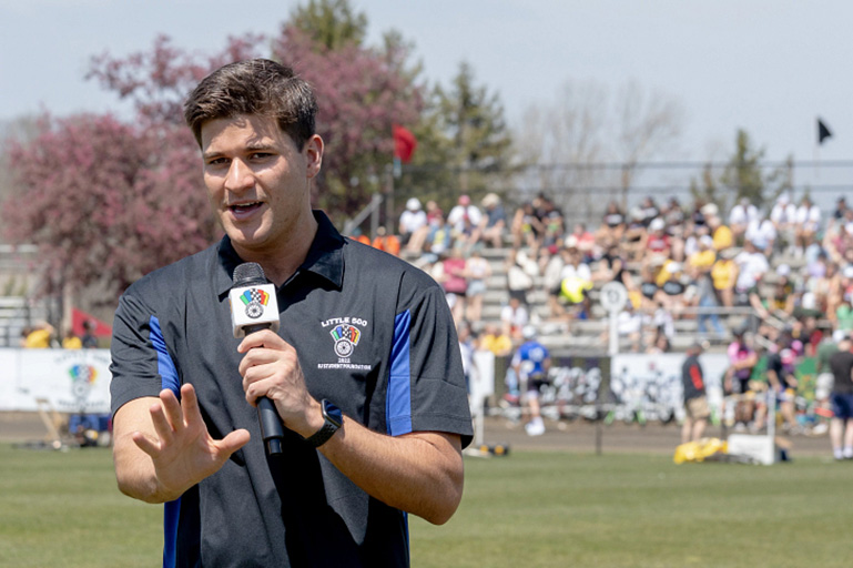 Student journalist Griffin Gonzalez broadcasts the Little 5 race.